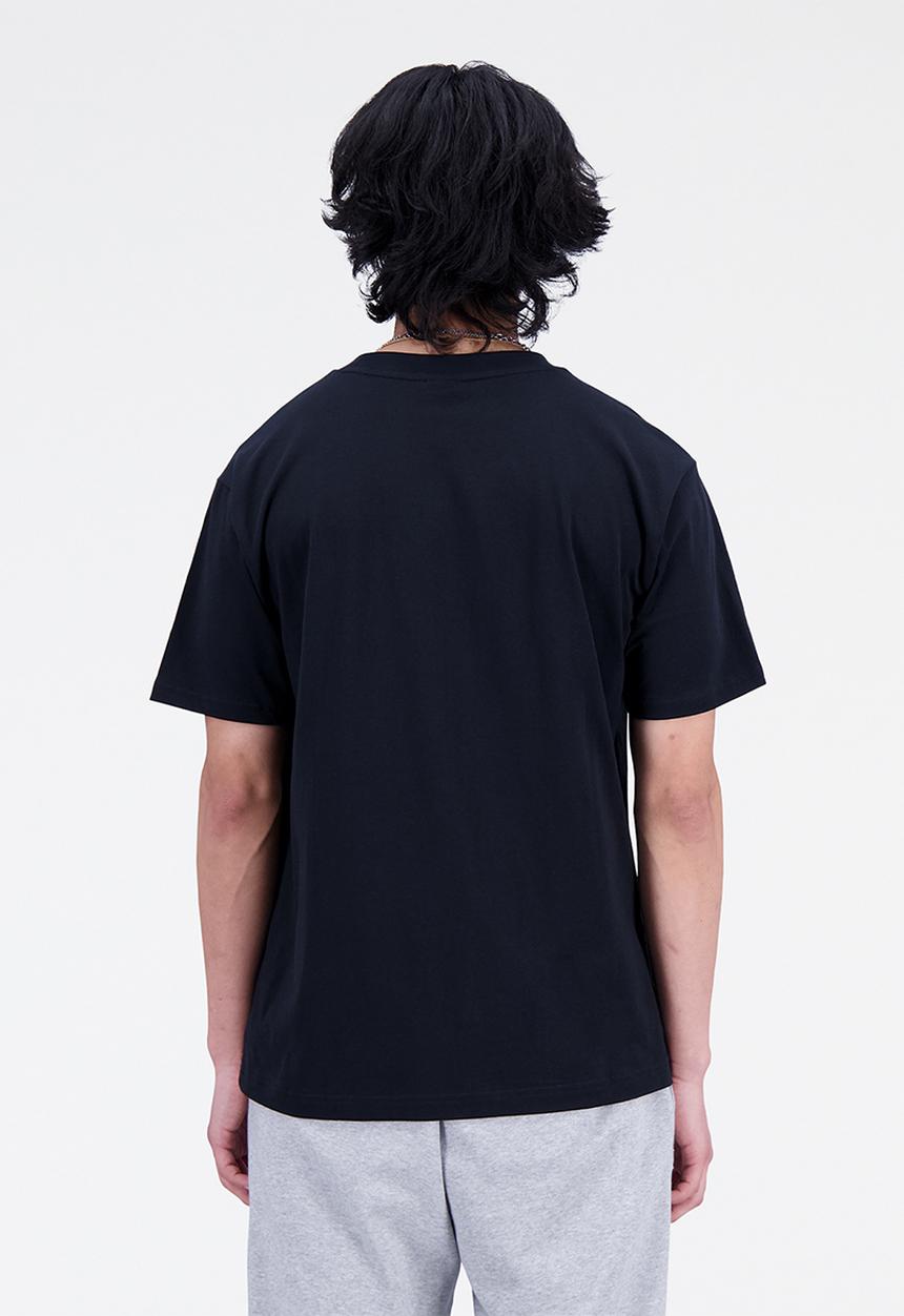 New Balance  - Nb essentials stacked logo pocket tee - black
