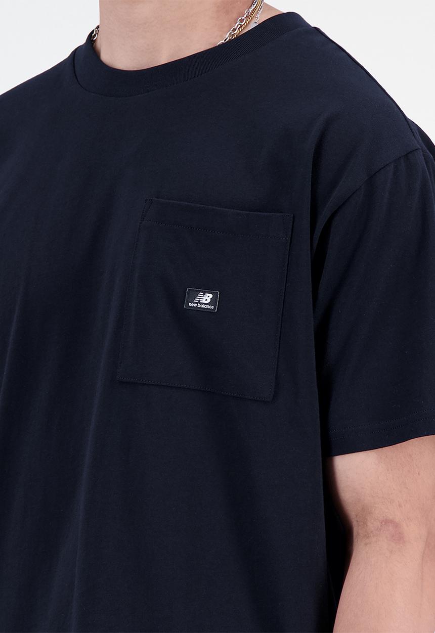 New Balance  - Nb essentials stacked logo pocket tee - black
