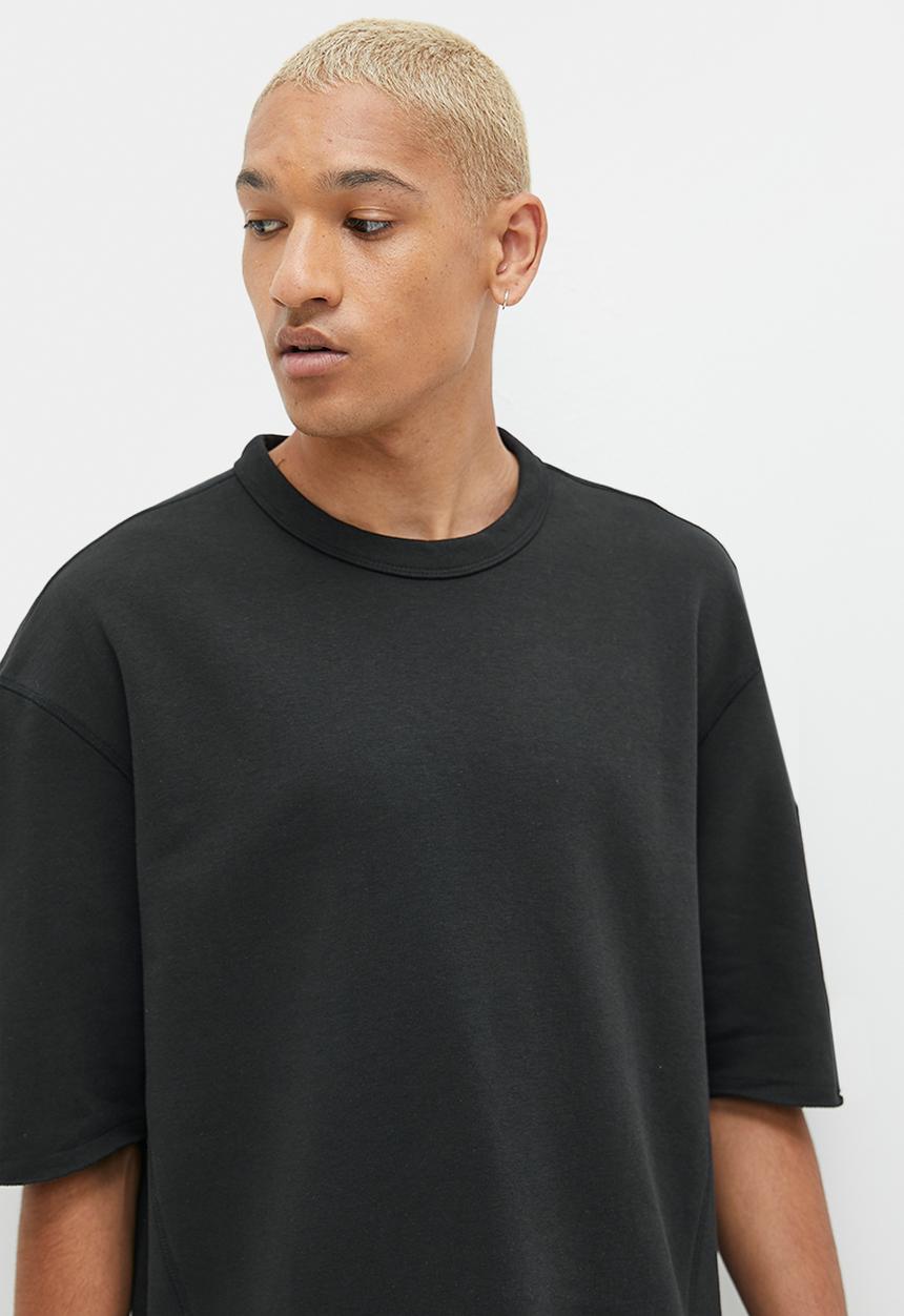 STYLE REPUBLIC - Julian Raw Edge Fleece Tee - Black