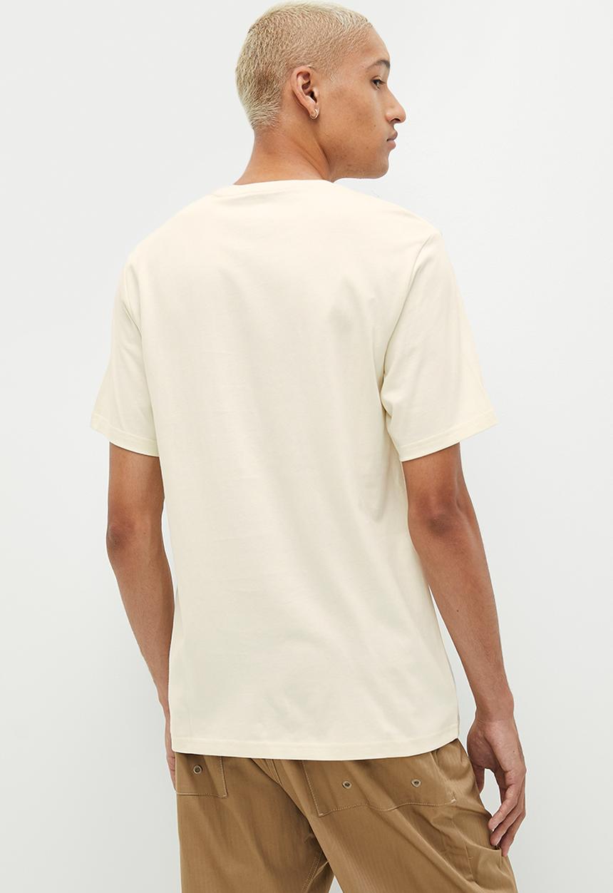 Converse - Converse go-to star chevron logo standard fit T-shirt - ecru 