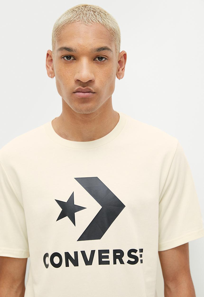 Converse - Converse go-to star chevron logo standard fit T-shirt - ecru 