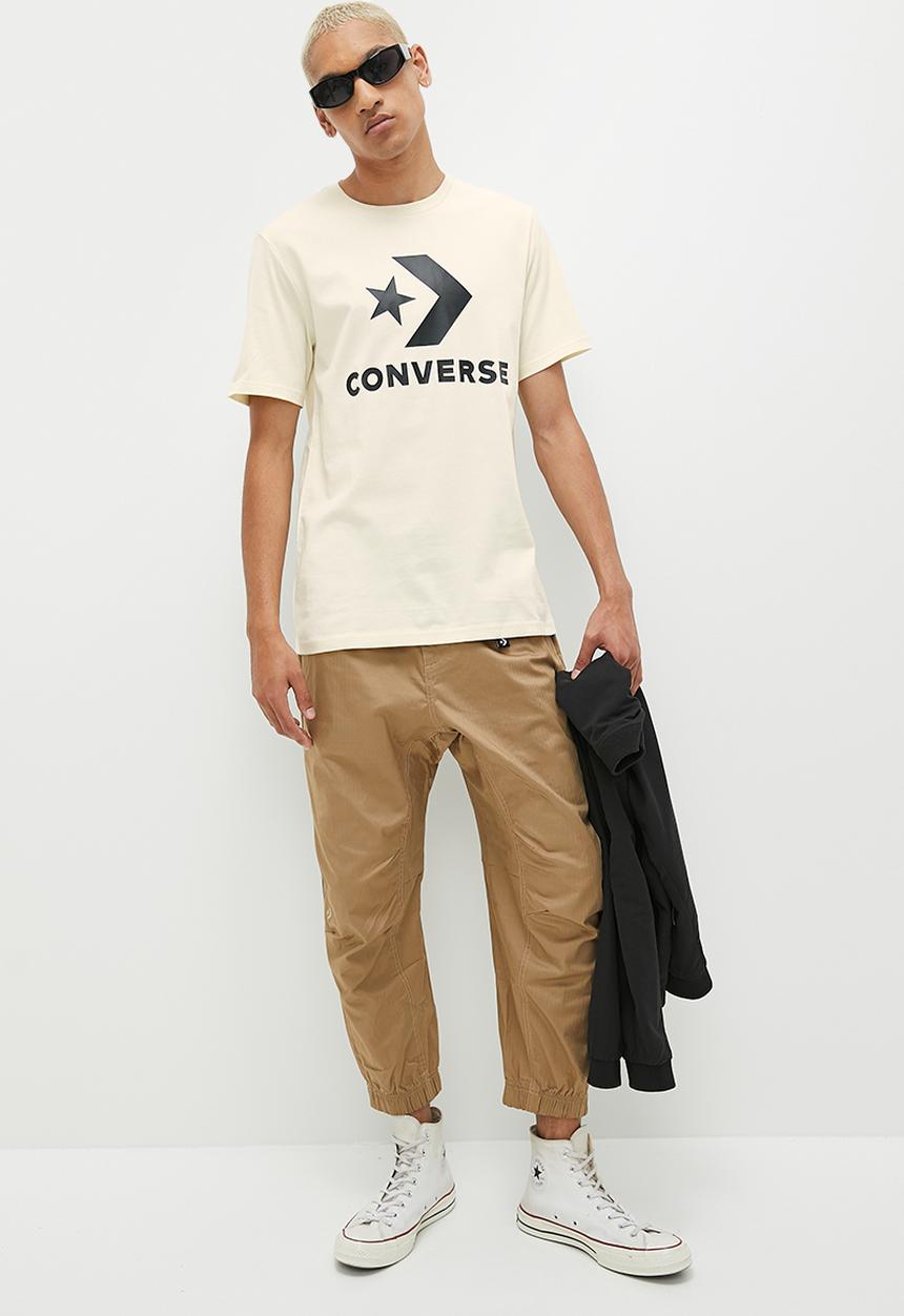Converse - Converse go-to star chevron logo standard fit T-shirt - ecru 