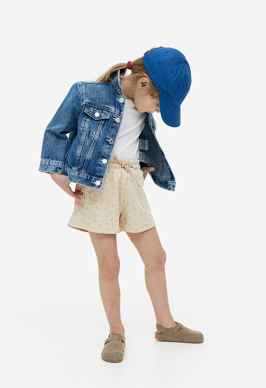 H&M - Sweatshorts - light beige hearts