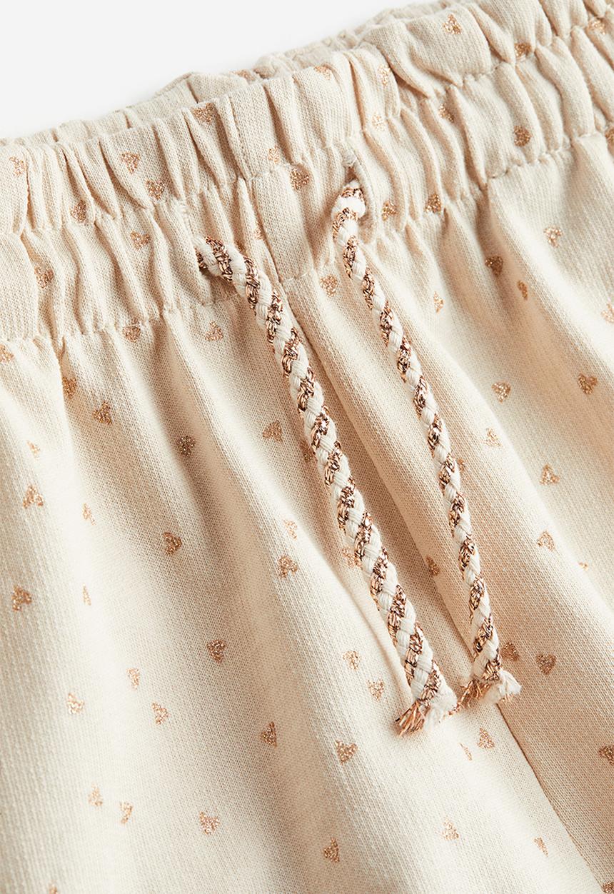 H&M - Sweatshorts - light beige hearts