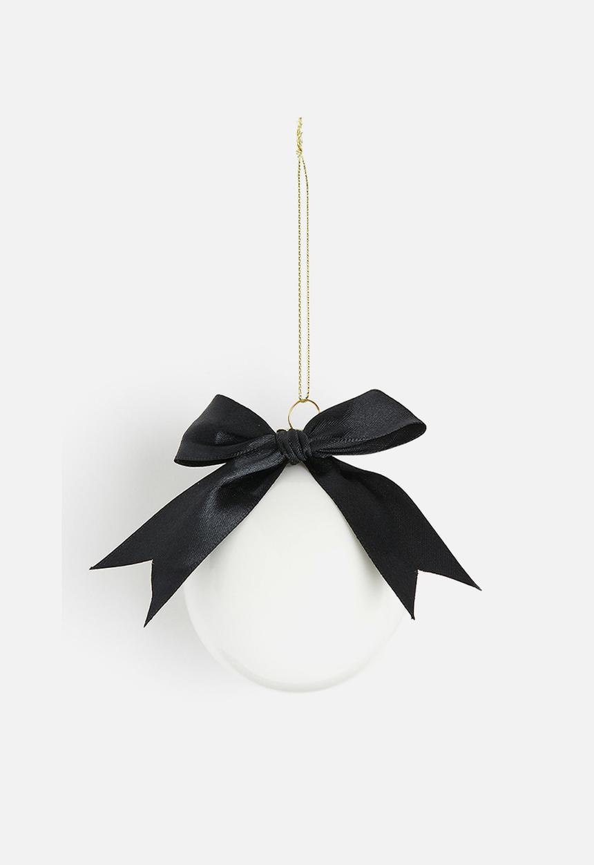 H&M - Glass christmas bauble with a bow - white