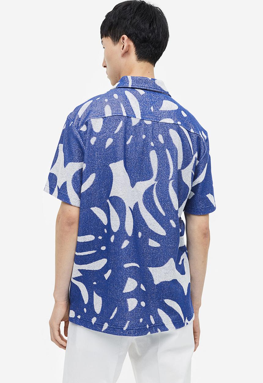 H&M - Regular fit terry resort shirt - blue leaf-patterned