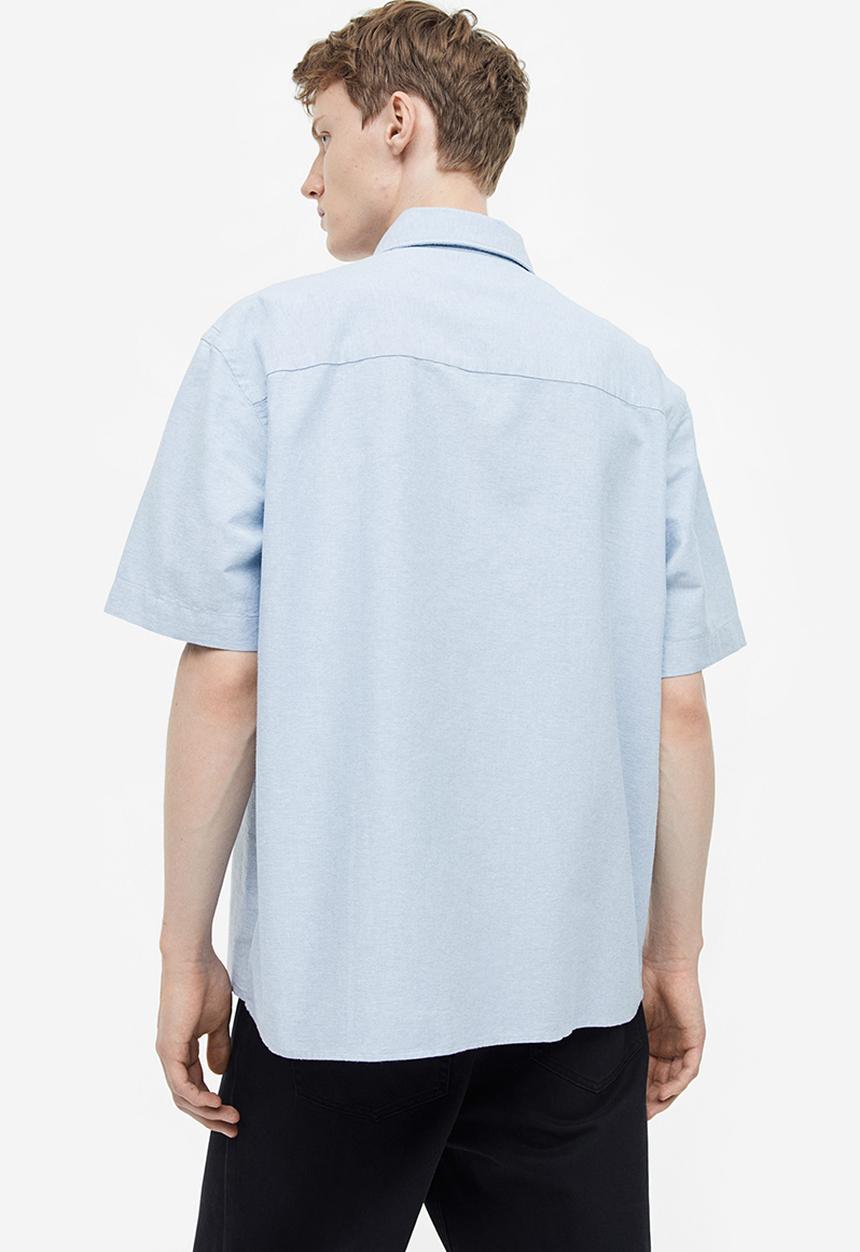 H&M - Relaxed fit short-sleeved oxford shirt - light blue 