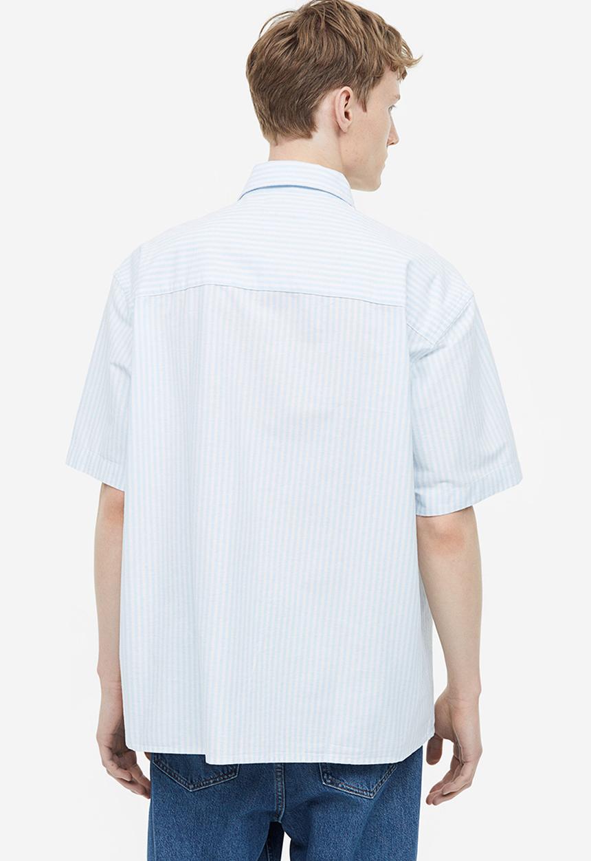 H&M - Relaxed fit short-sleeved oxford shirt - light blue white striped