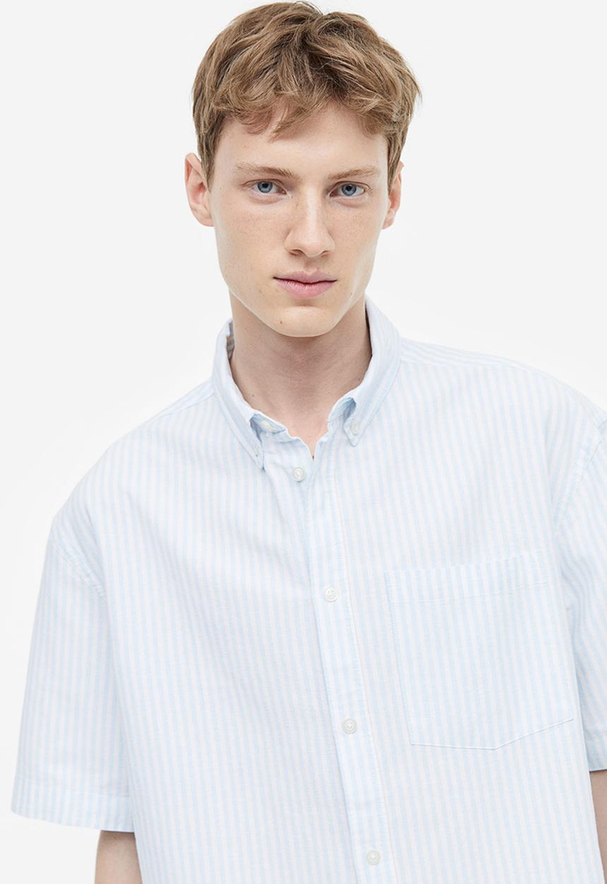 H&M - Relaxed fit short-sleeved oxford shirt - light blue white striped