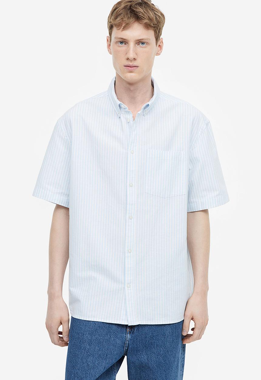 H&M - Relaxed fit short-sleeved oxford shirt - light blue white striped