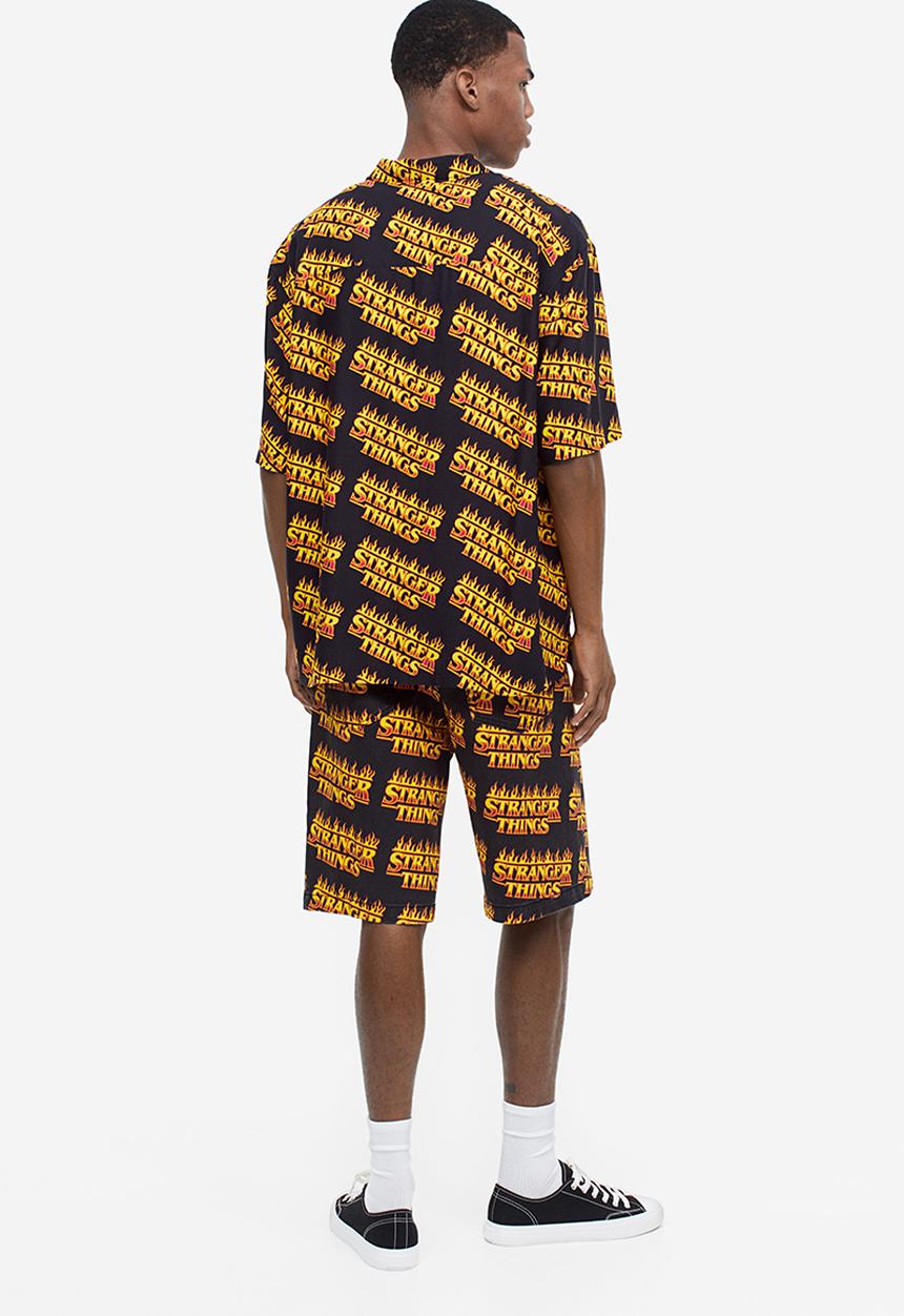 H&M - Loose fit printed twill shorts - black stranger things