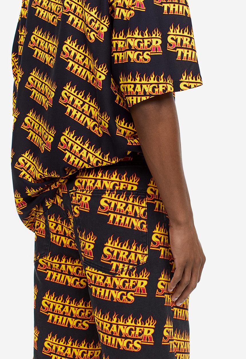H&M - Loose fit printed twill shorts - black stranger things