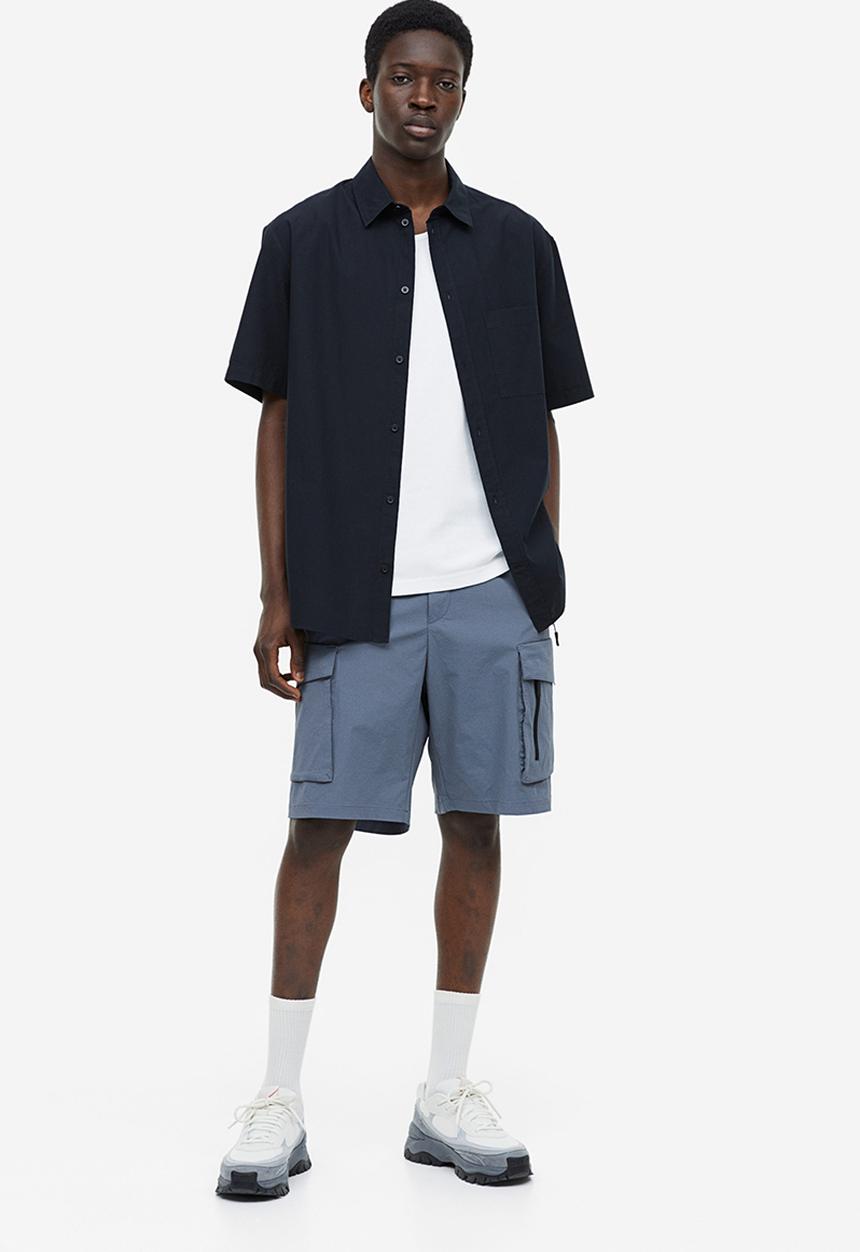 H&M - Relaxed fit nylon cargo shorts - dark blue 