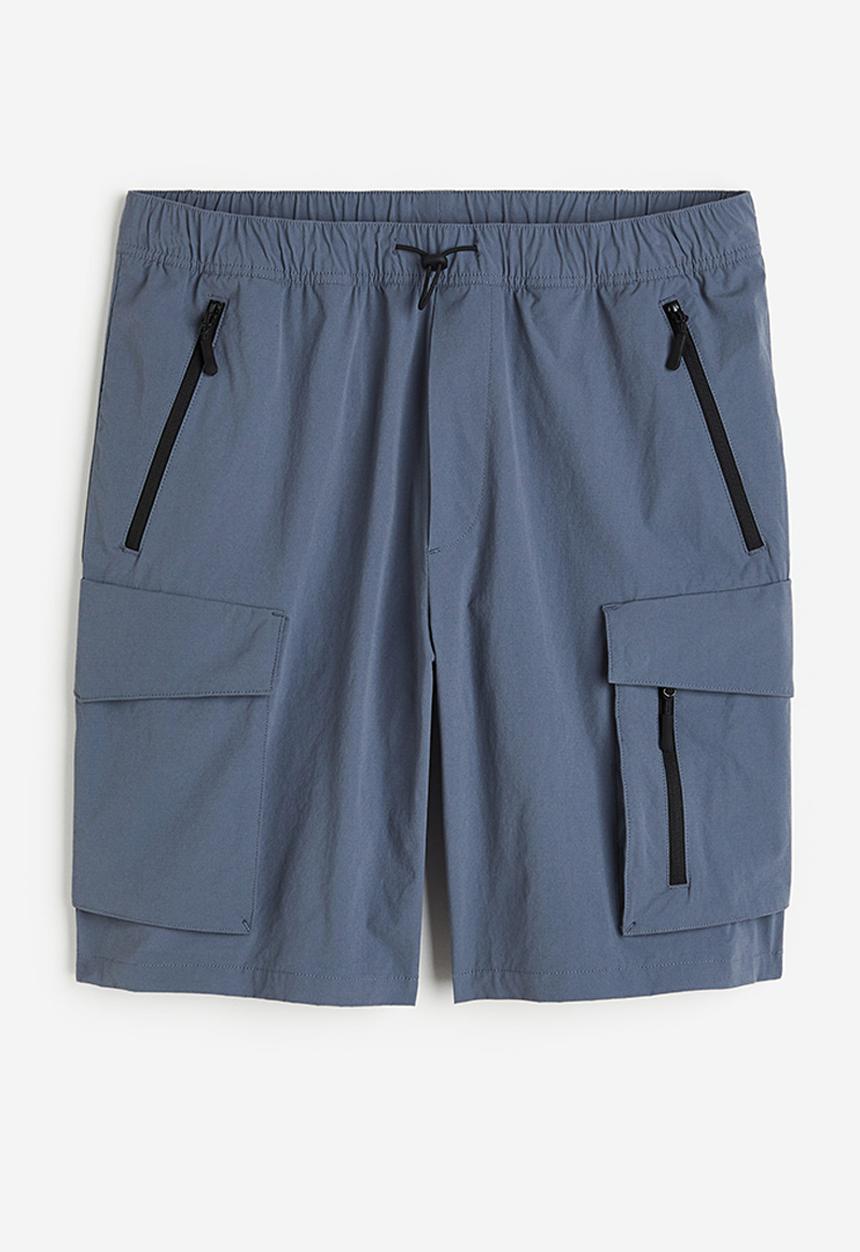 H&M - Relaxed fit nylon cargo shorts - dark blue 