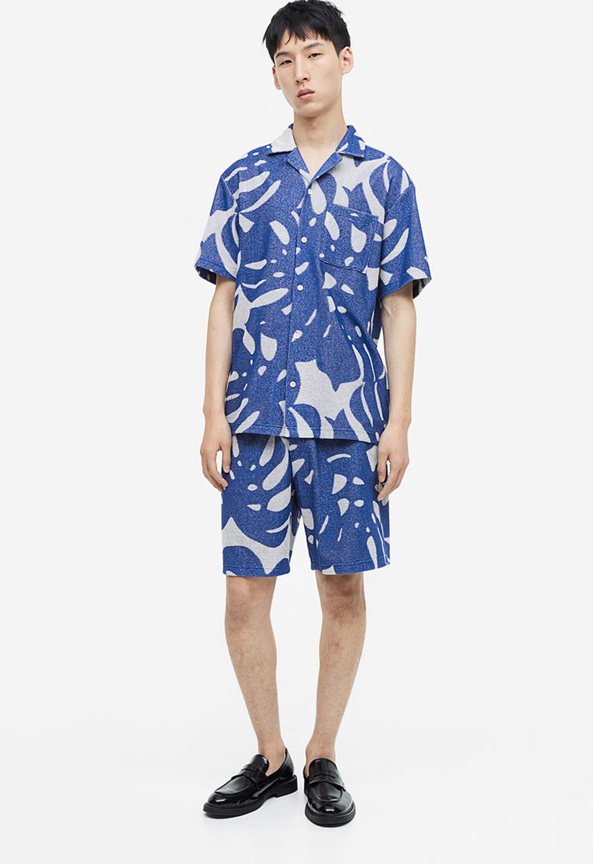 H&M - Regular fit terry shorts - blue leaf-patterned 