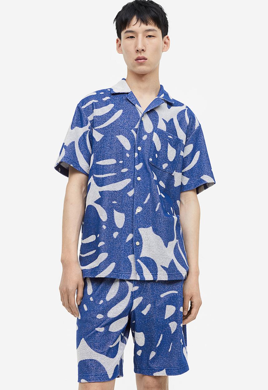 H&M - Regular fit terry shorts - blue leaf-patterned 