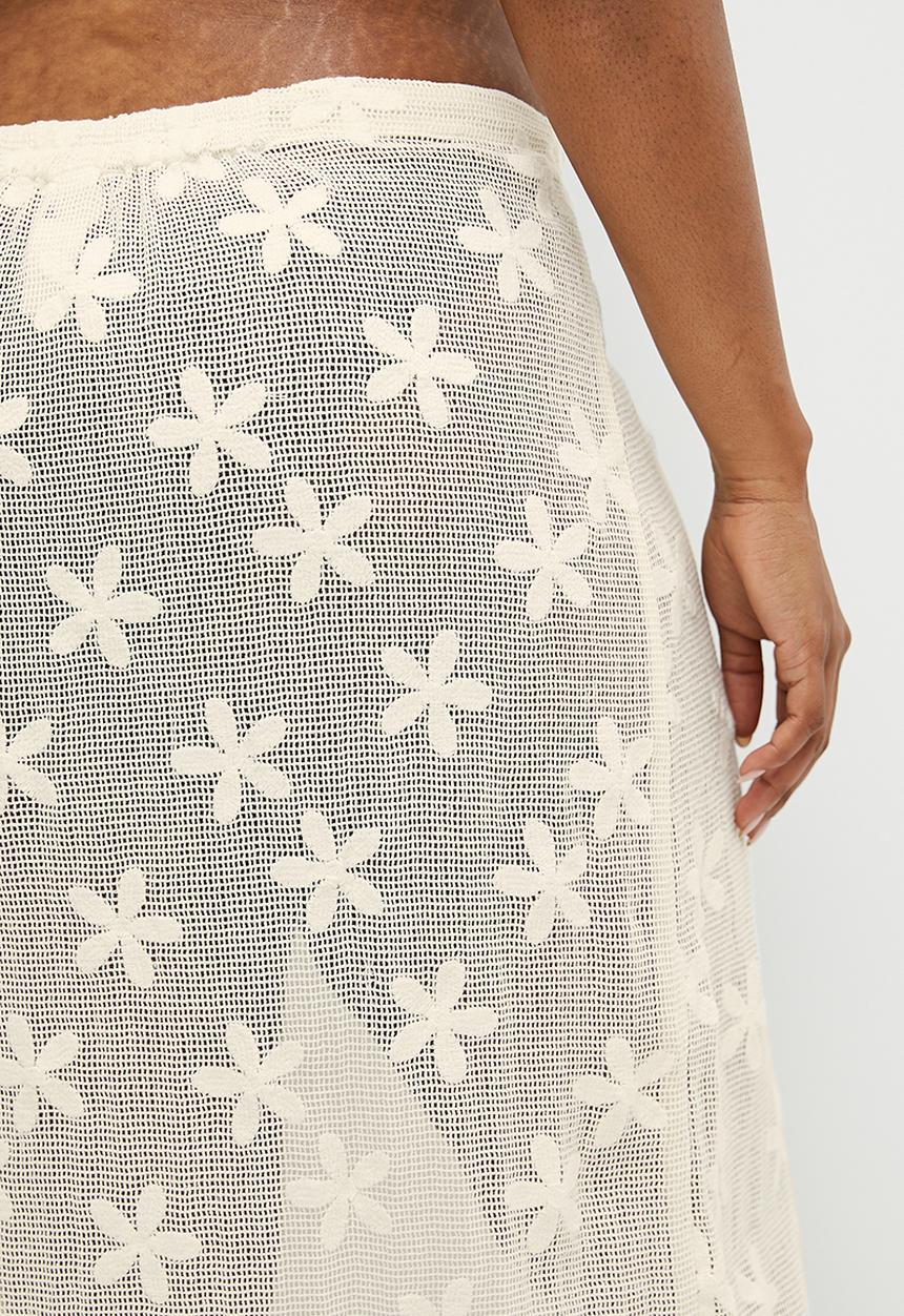 Cotton On - Plus Open Mesh Beach Sarong Wrap Skirt - White/Floral