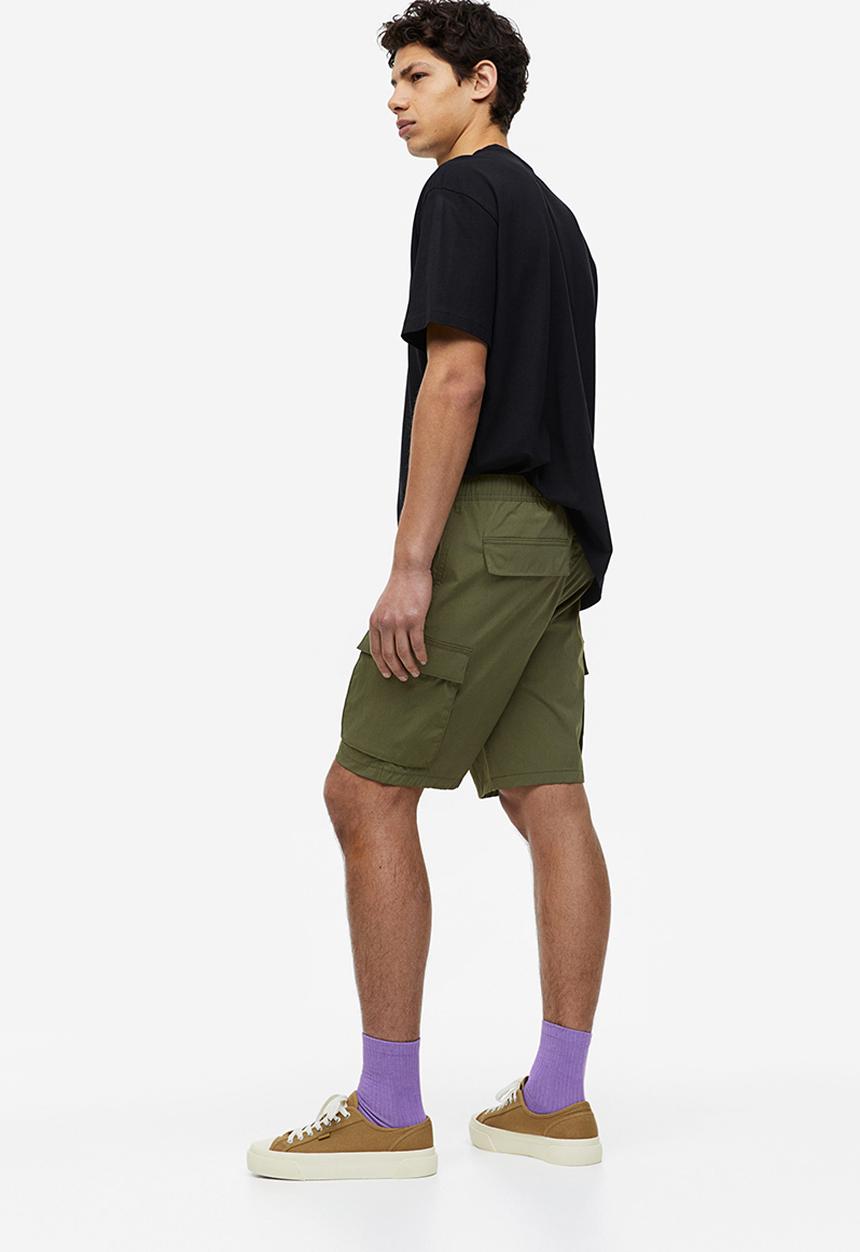 H&M - Regular fit nylon cargo shorts - green