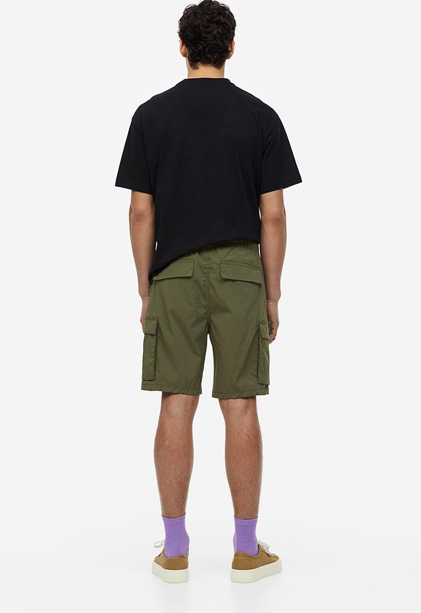 H&M - Regular fit nylon cargo shorts - green