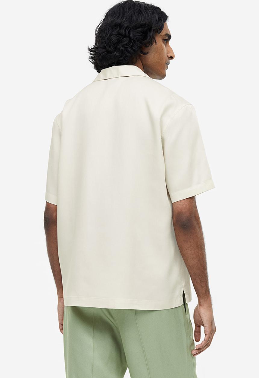 H&M - Regular fit short-sleeved lyocell shirt - beige
