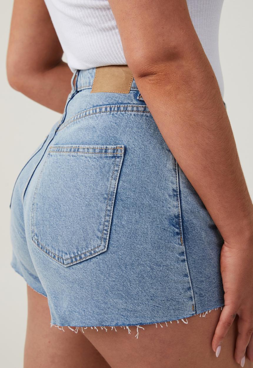 Cotton On - Plus Curvy High Mom Denim Short - Bells Blue
