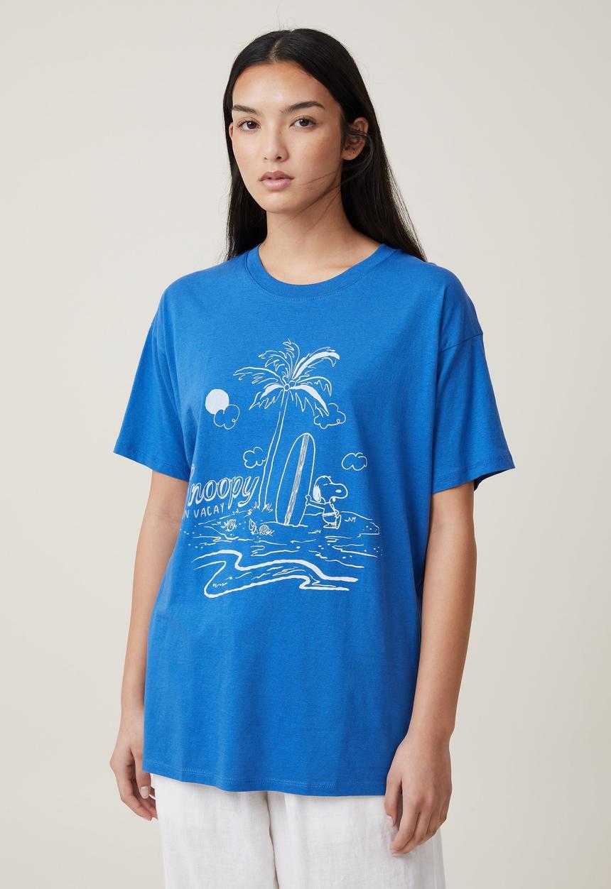 Cotton On - The Oversized Snoopy Tee - Lcn Pea Snoopy On Vaycay/ Blue Moon