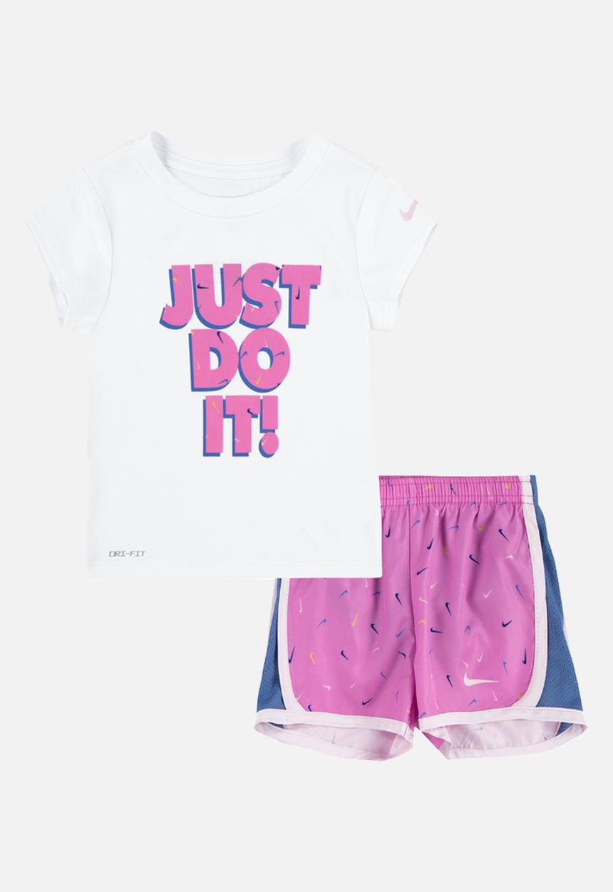 Nike - Nike swoosh tee and tempo shorts set - playful pink