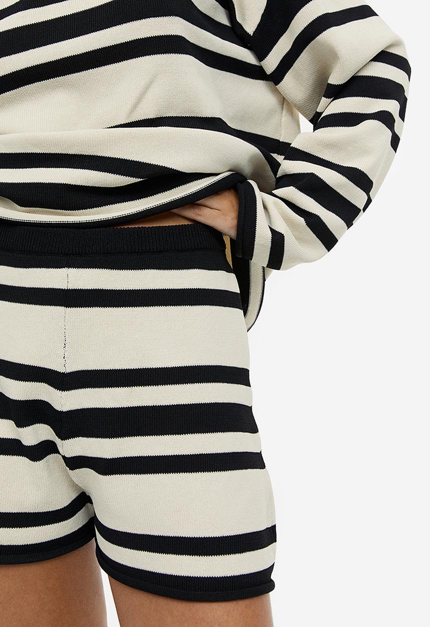 H&M - Fine-knit shorts - cream striped 