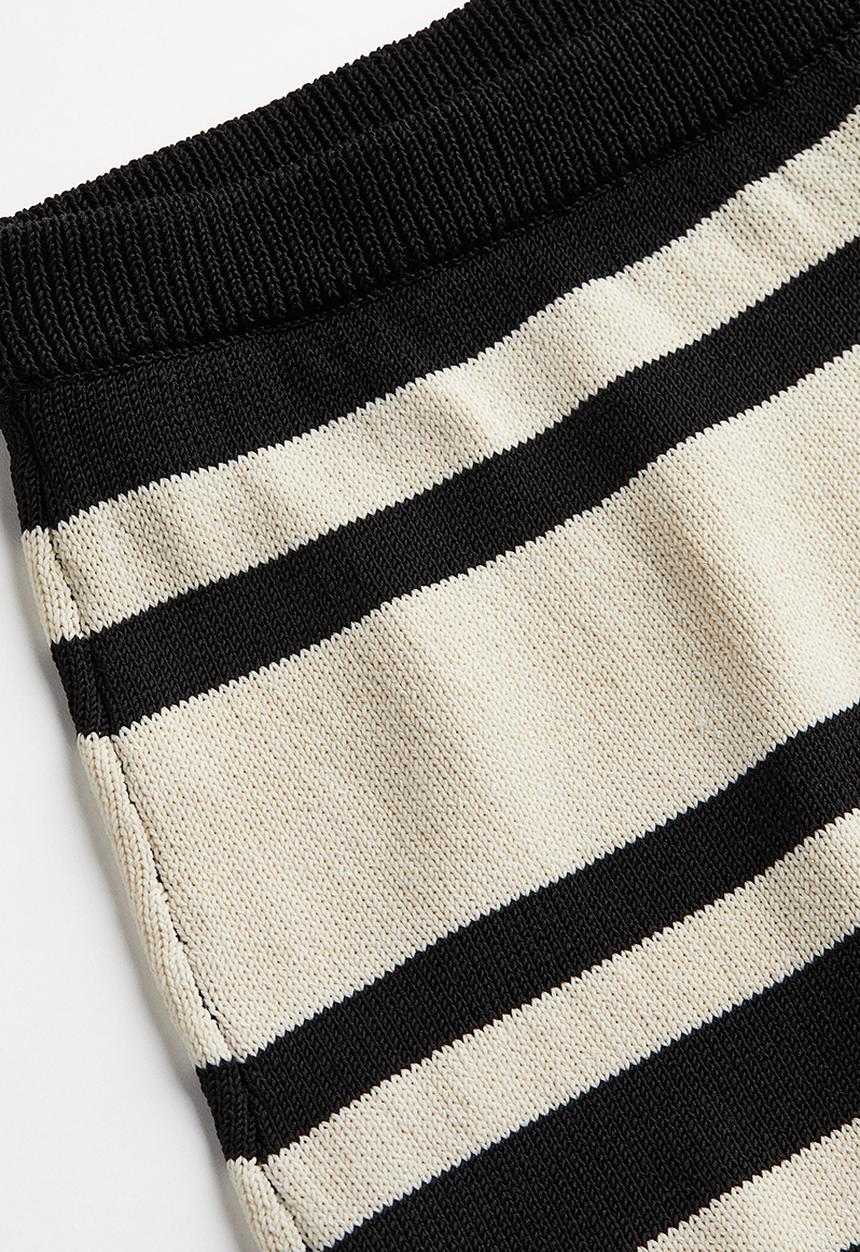 H&M - Fine-knit shorts - cream striped 