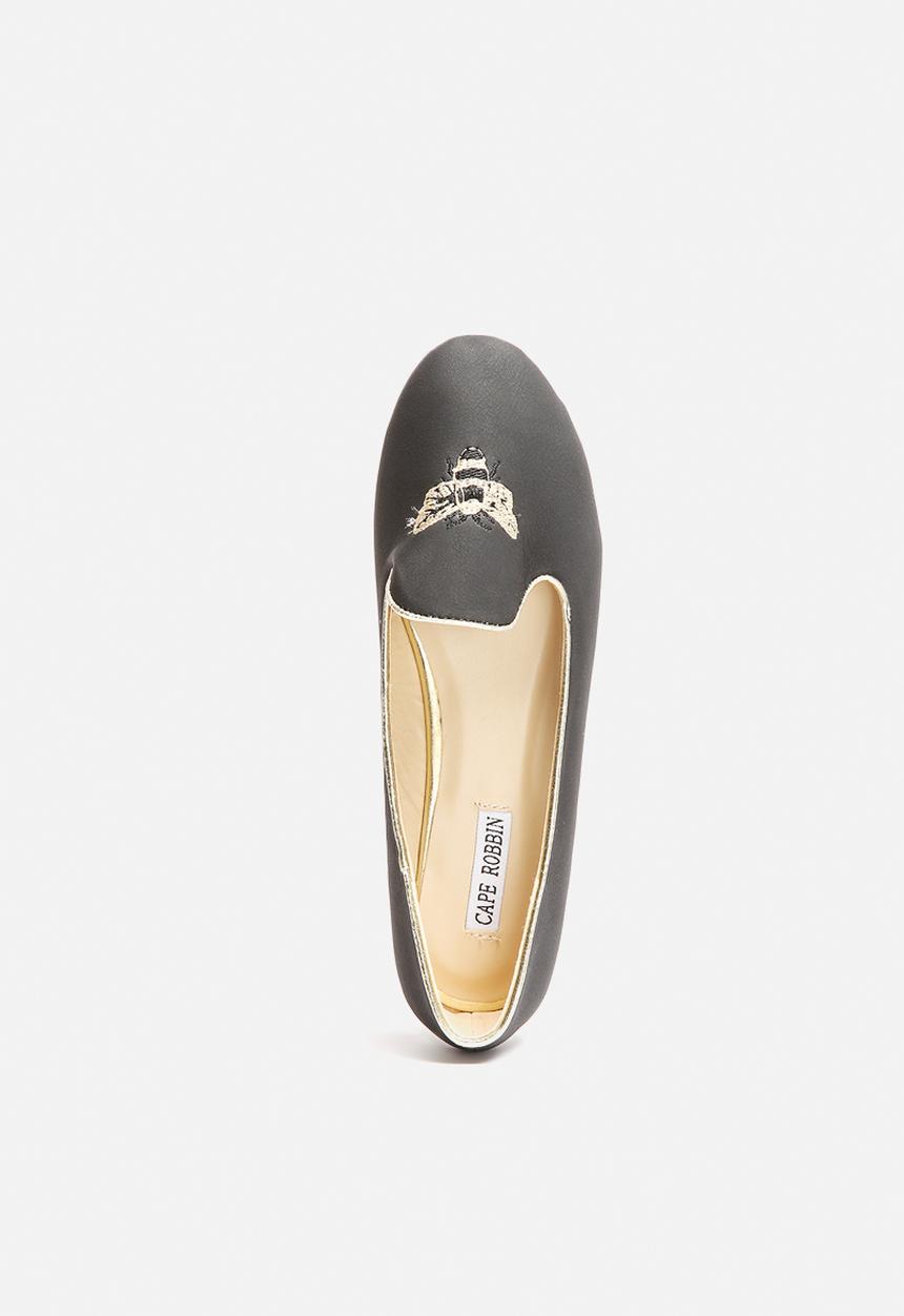 Cape Robbin - Smoking Slipper