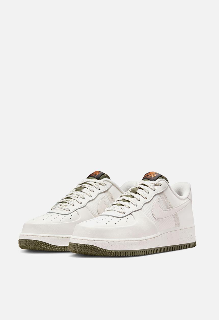 Nike - Air Force 1 '07 Lv8