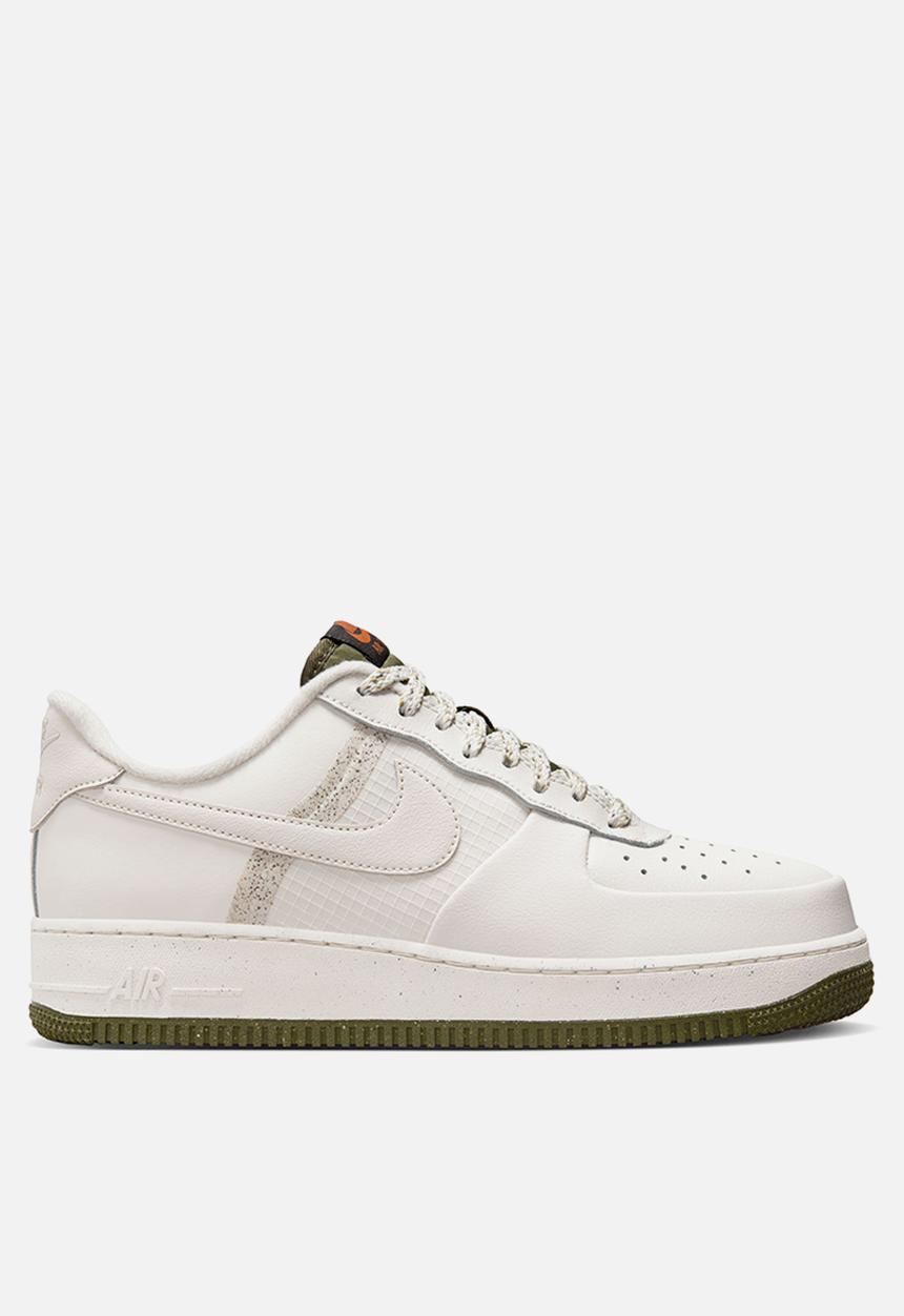 Nike - Air Force 1 '07 Lv8