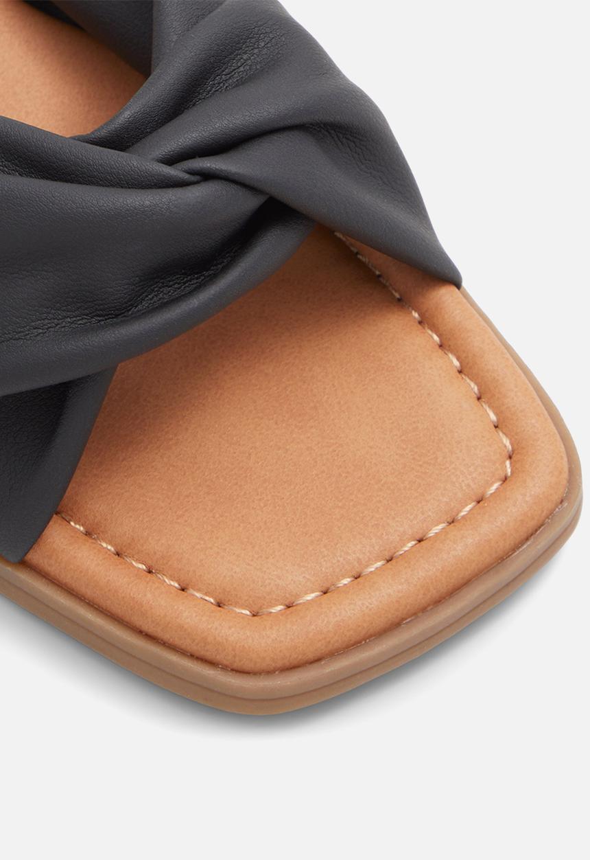 Call It Spring - Peaches slip-on sandal - black