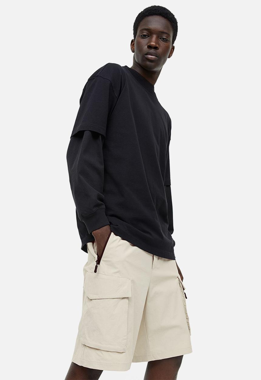H&M - Relaxed fit nylon cargo shorts - light beige 