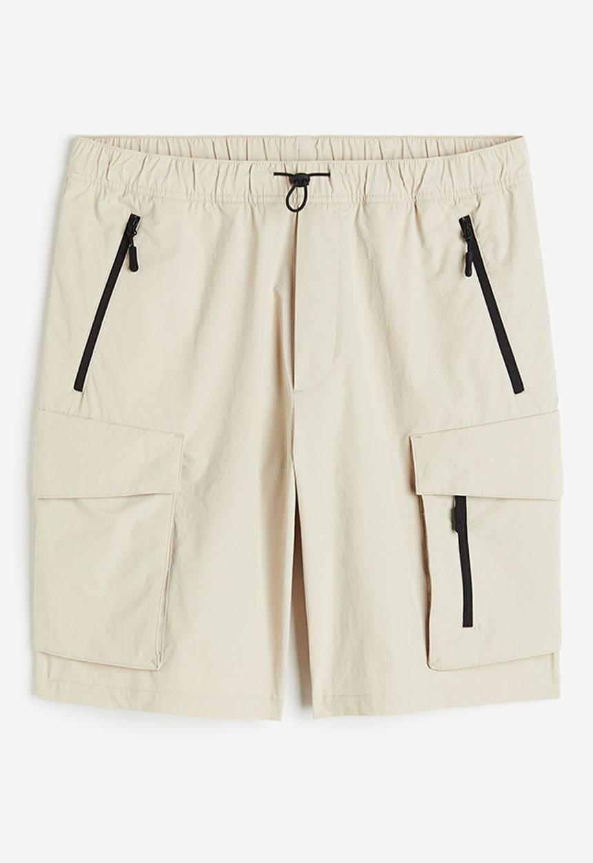 H&M - Relaxed fit nylon cargo shorts - light beige 