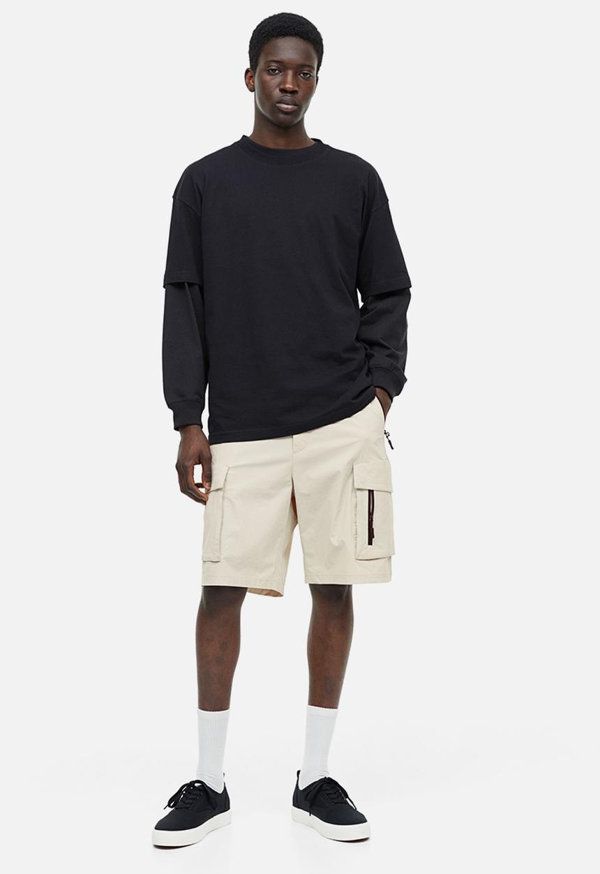 H&M - Relaxed fit nylon cargo shorts - light beige 