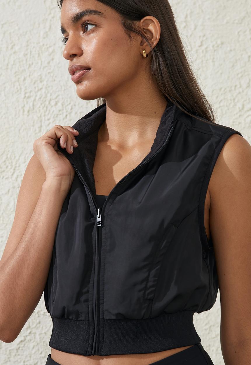 Cotton On - Reversible Lightweight Cropped Vest - Black