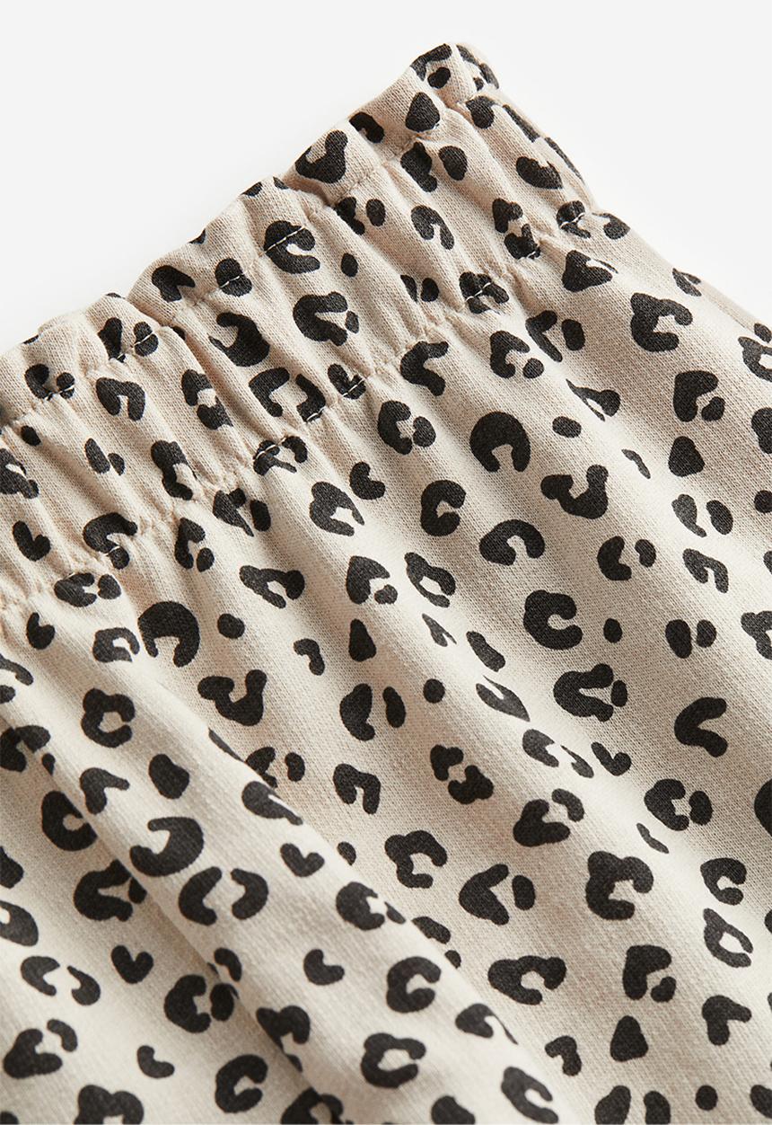 H&M - Paper bag sweatshorts - light beige leopard print