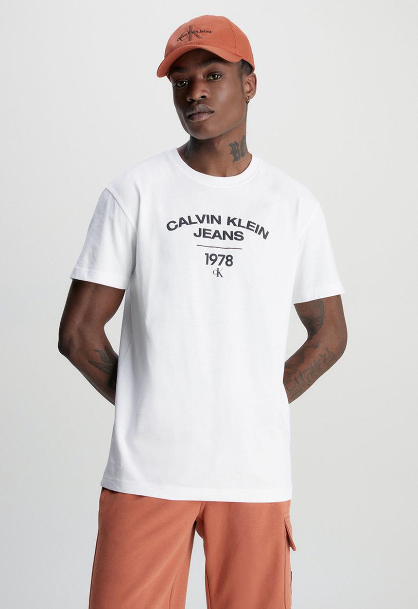 Calvin Klein - Varsity curve logo T-shirt - Bright White