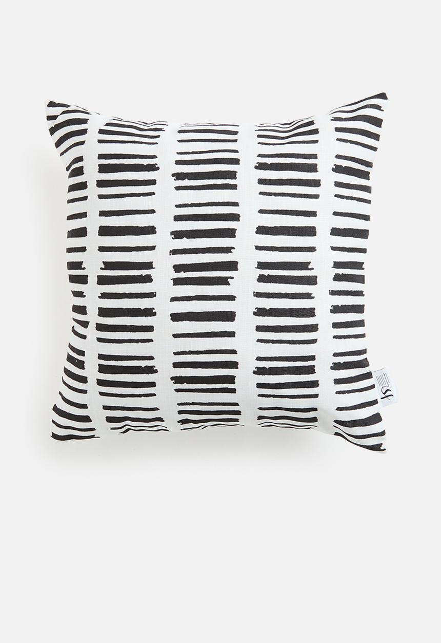 Sixth Floor - Harmony outdoor cushion - black & white
