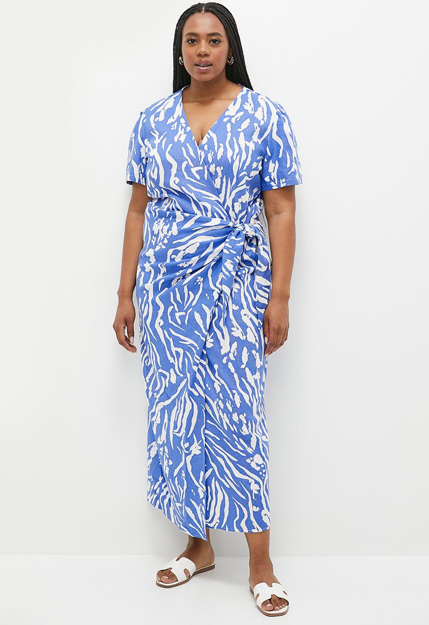 Me&B - Plus Wrap Dress in Delft Animal - Blue & Cream