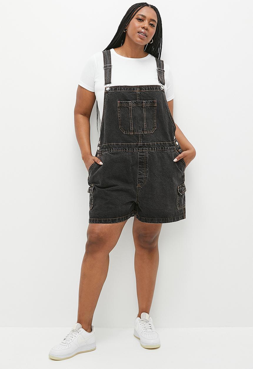 Cotton On - Plus Cargo Short Denim Overall - Smokey Black
