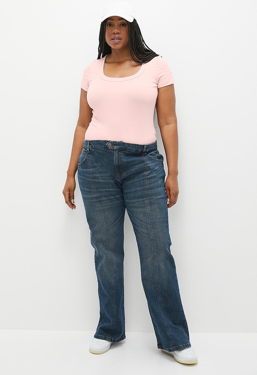 Cotton On - Plus Staple Rib Scoop Neck Short Sleeve Top - Chalk Pink