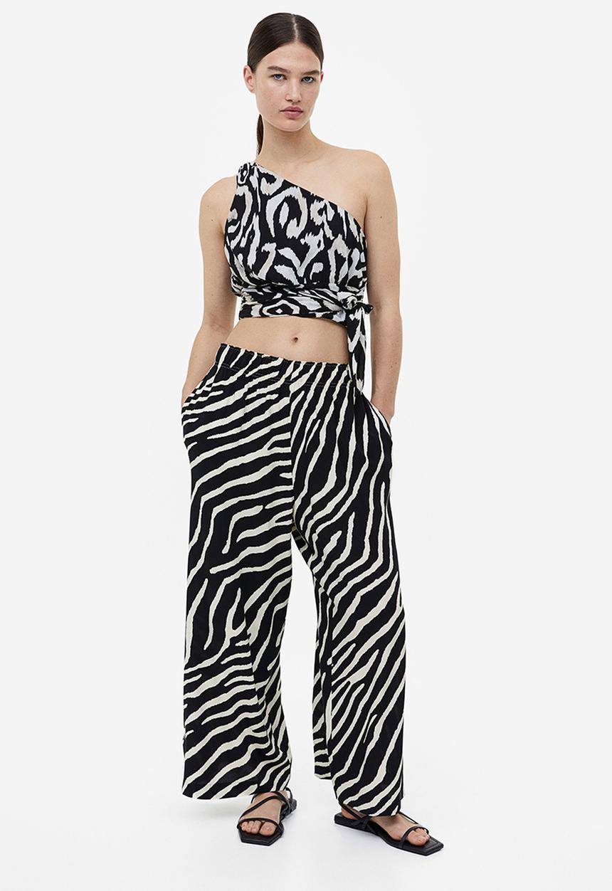 H&M - Cropped one-shoulder top - black