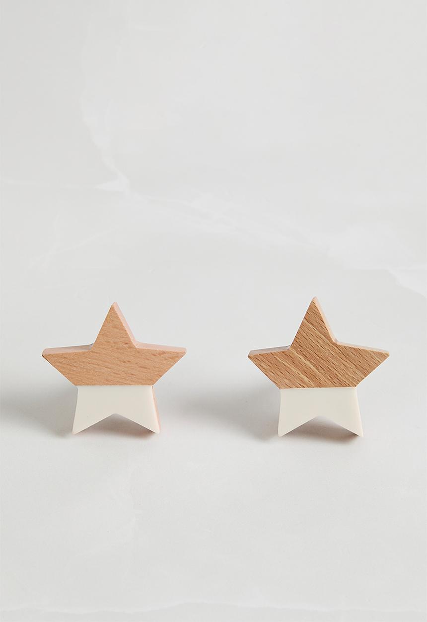 Sixth Floor - Star knob set of 2 - white