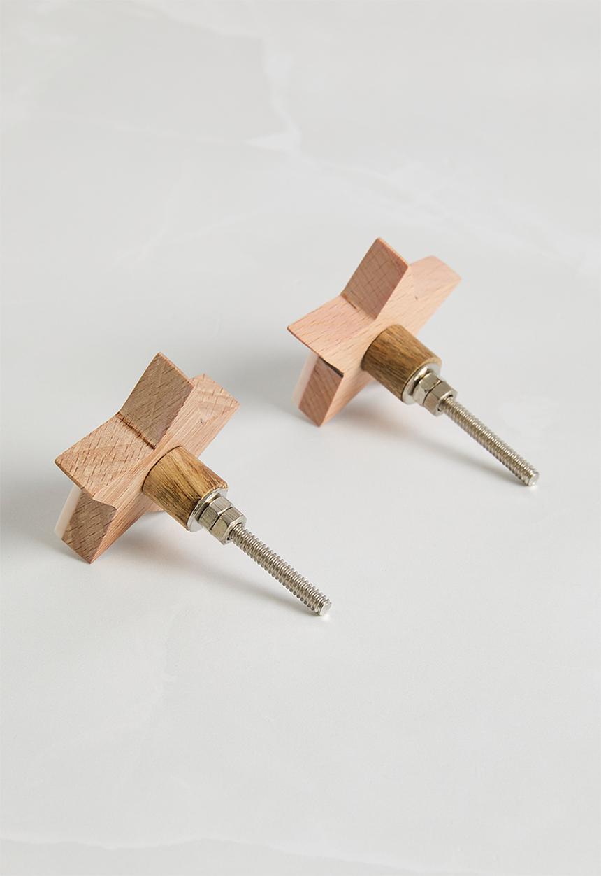 Sixth Floor - Star knob set of 2 - white