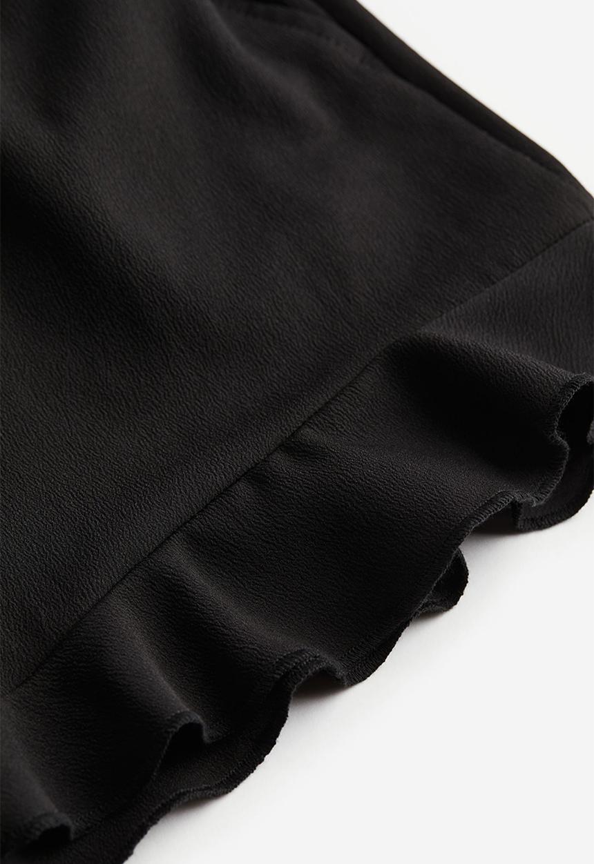 H&M - Flounce-trimmed shorts - black