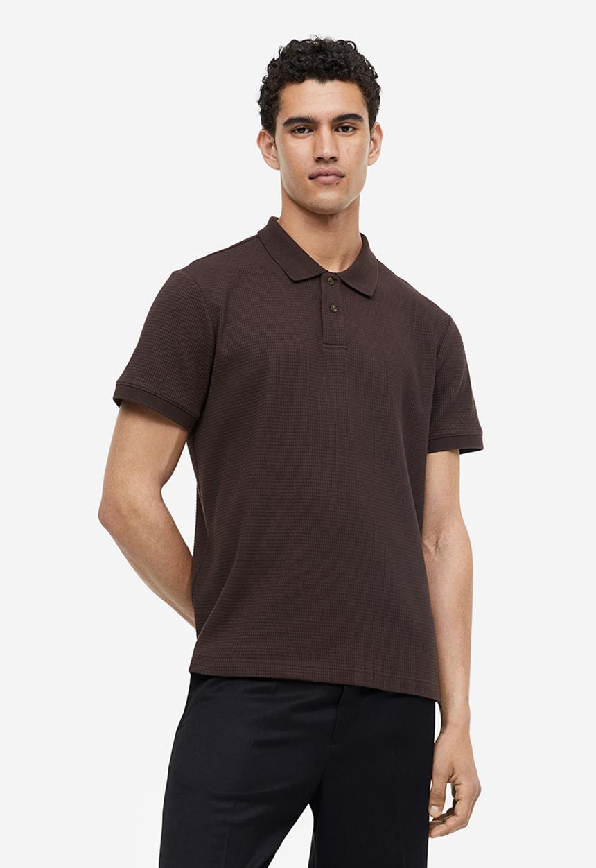 H&M - Slim fit waffled polo shirt - dark brown