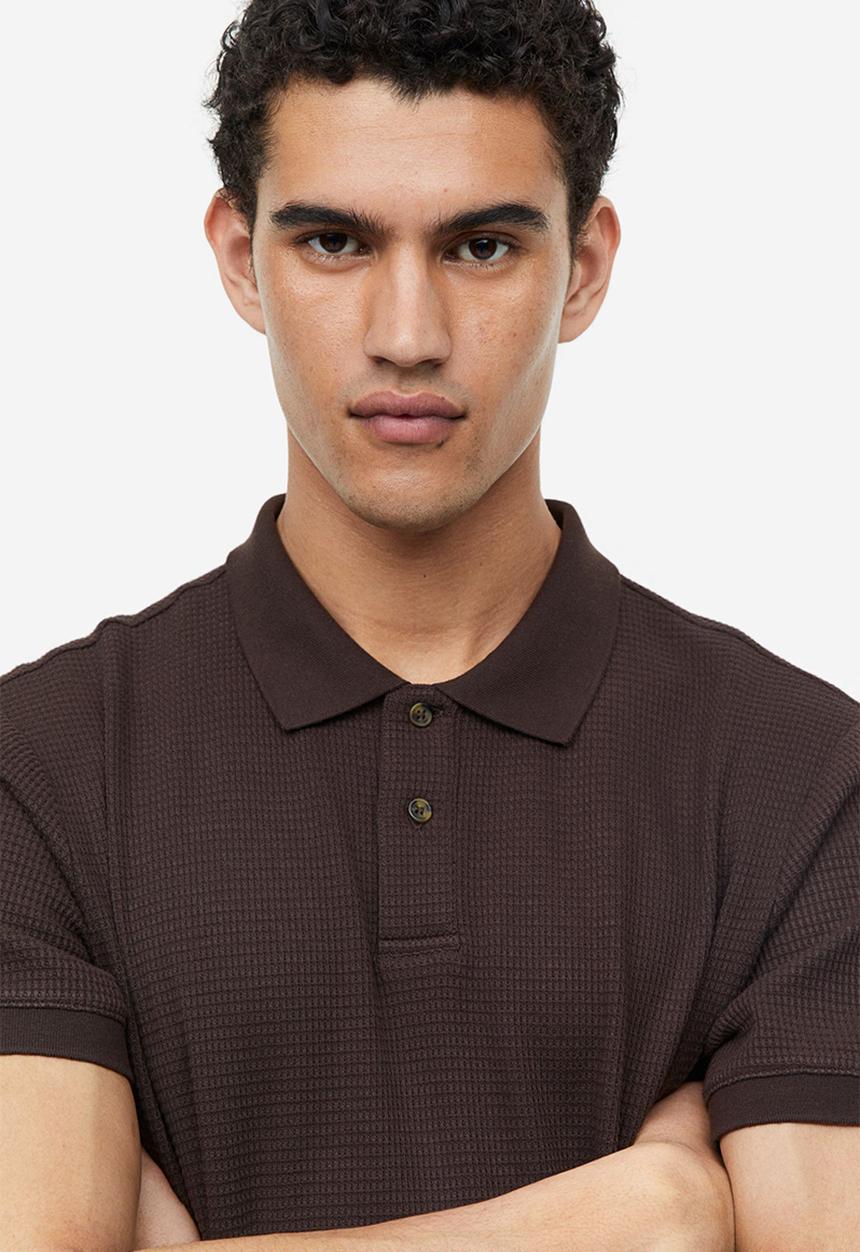 H&M - Slim fit waffled polo shirt - dark brown