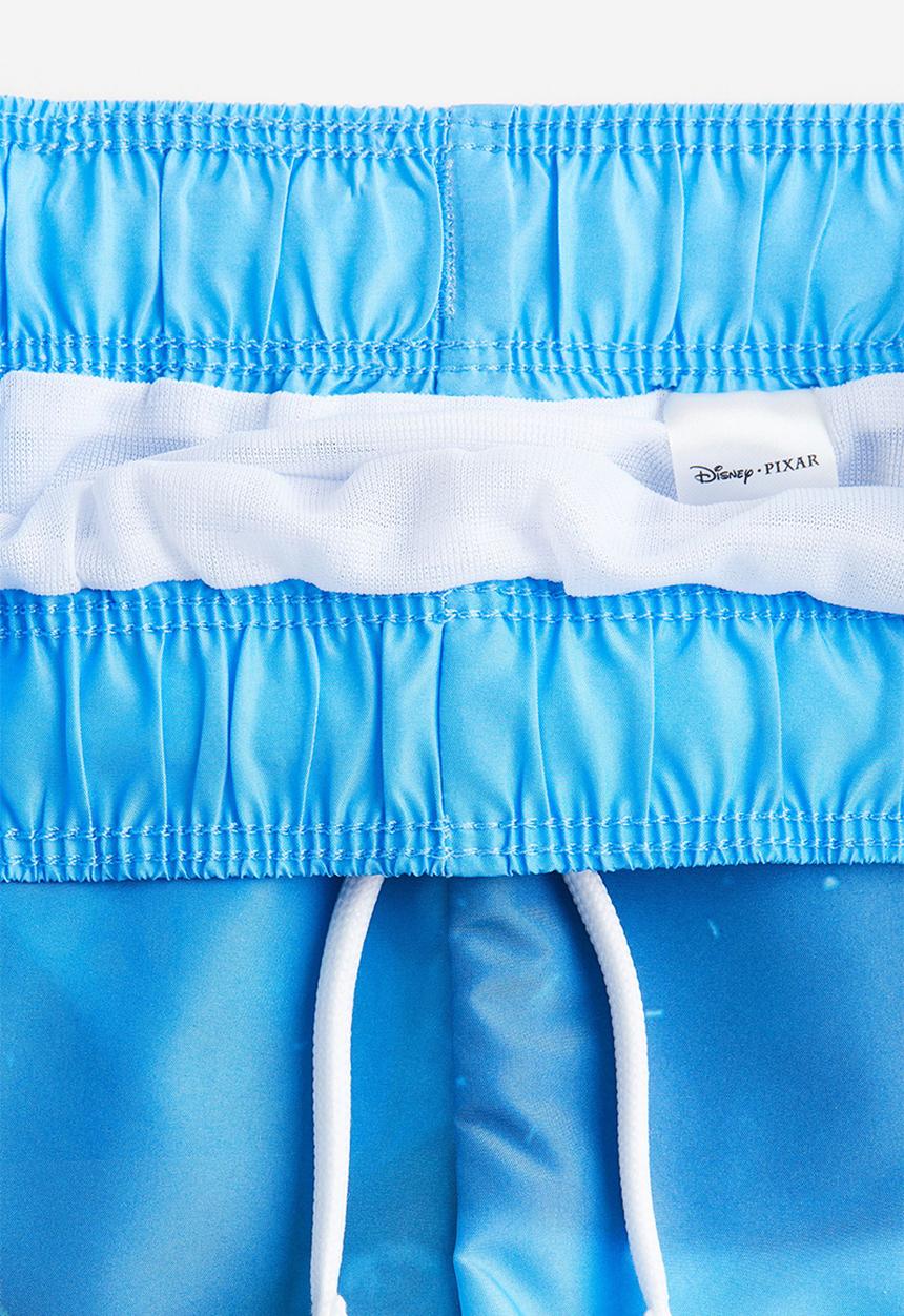 H&M - Printed swim shorts - bright blue finding nemo